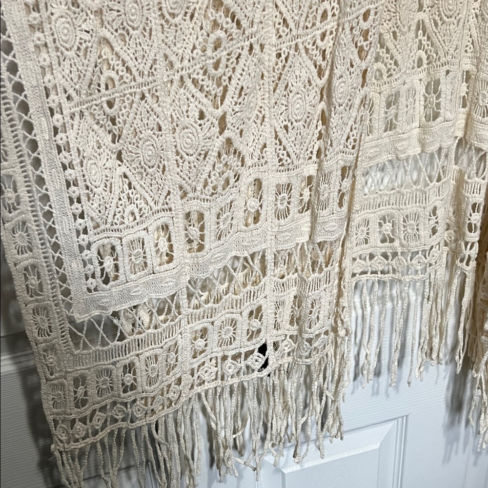 ✔️Torrid Cream Crochet Fringe Kimono Cape, EUC - Picture 5 of 11